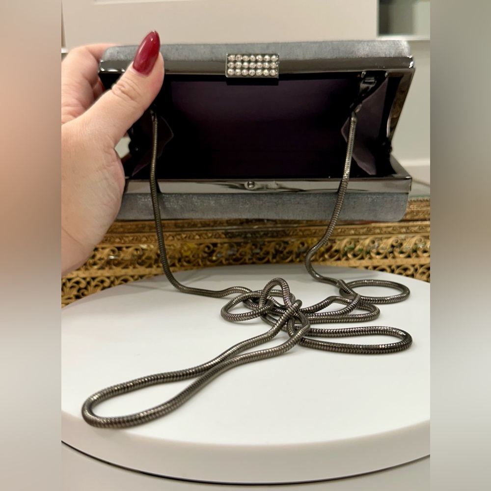 VTG Bloomingdale’s Metallic Silver Evening Bag w/ Crystal Clasp - VGUC - Picture 12 of 17